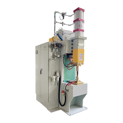 Cserélhetők a kondenzátorok egy kondenzátorkisüléses hegesztőben?